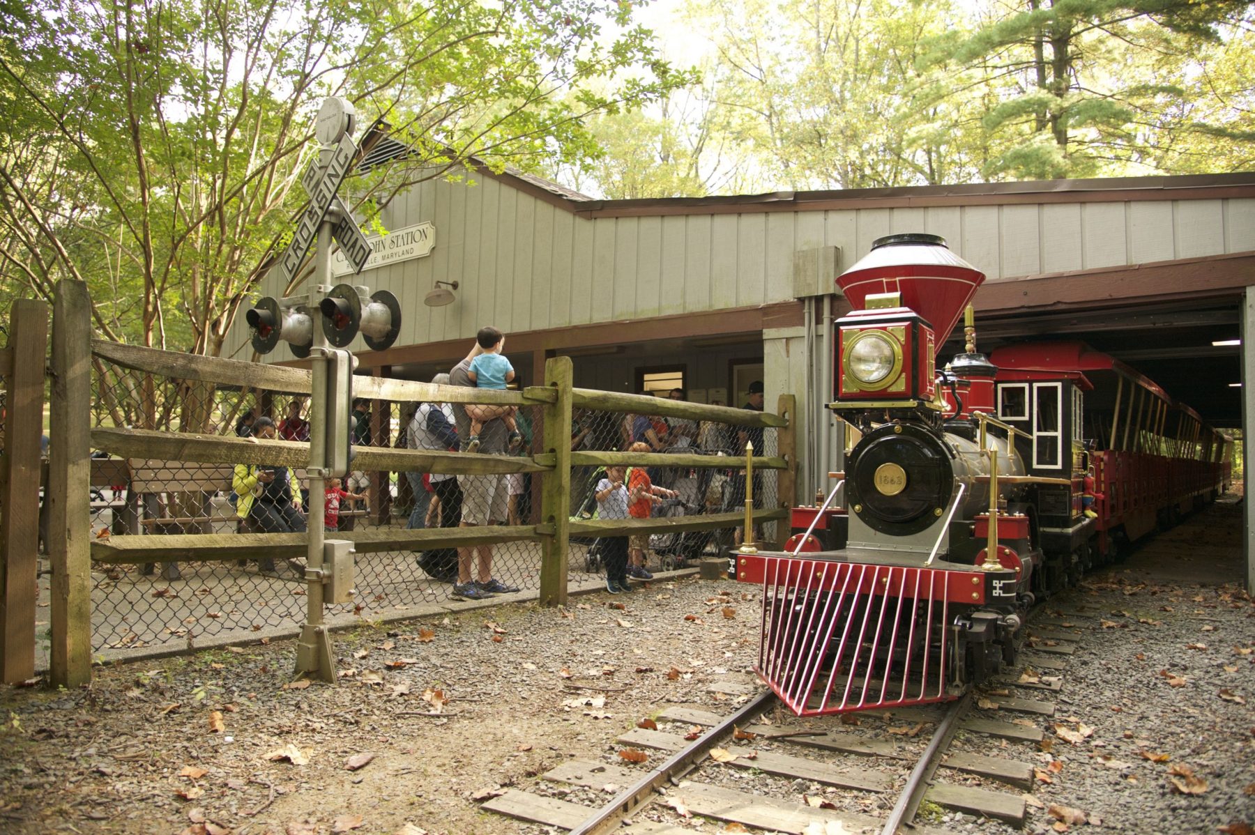 Miniature Train at Cabin John parked at station