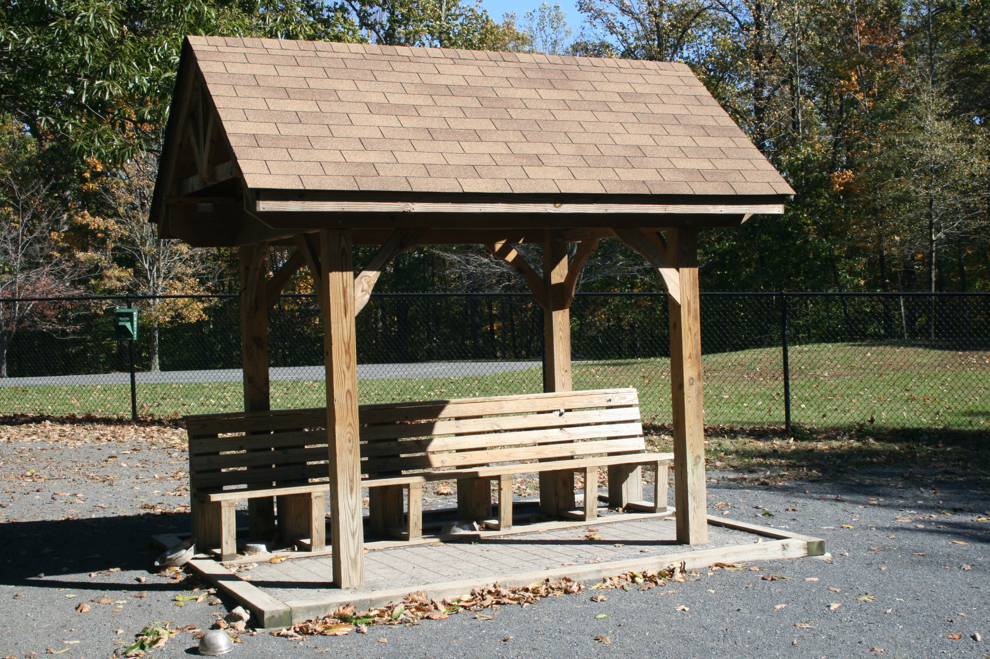 Small shelter with benches inside the dog park