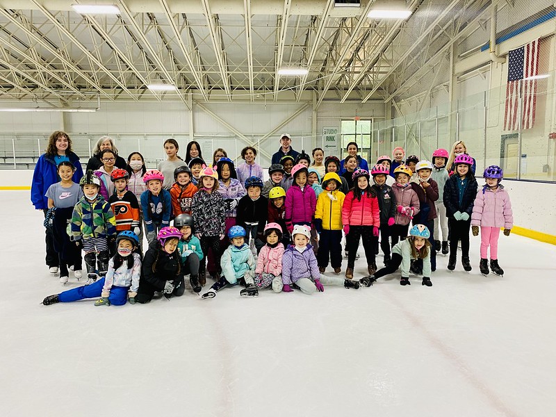 kids on the ice at skate camp