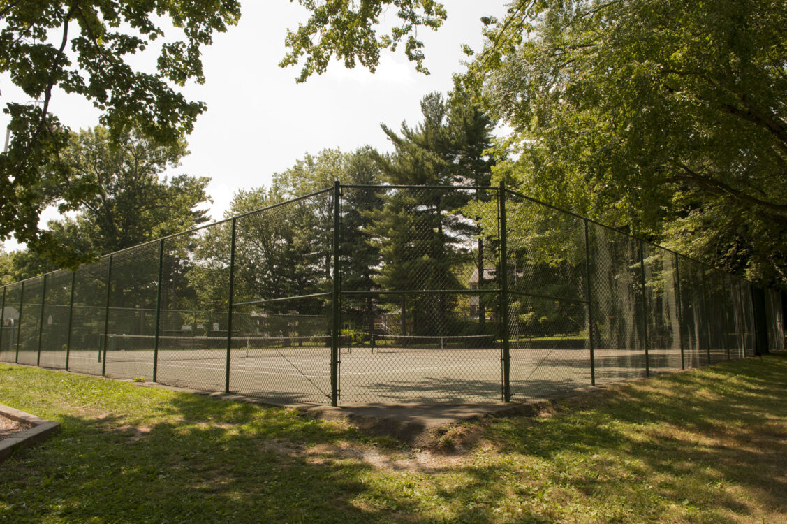Tennis court at Maplewood-Alta Vista Local Park