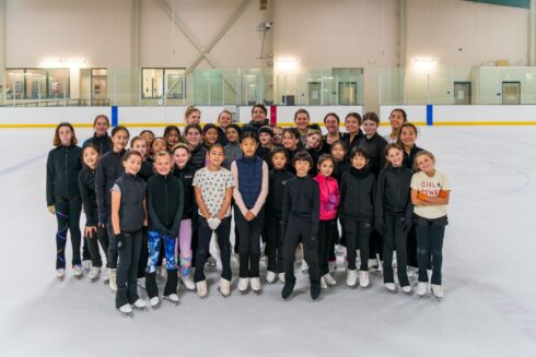 Skaters posing at the end of the summer clinic