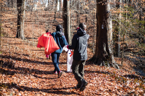 Volunteers making their way to remove trash from our parks.