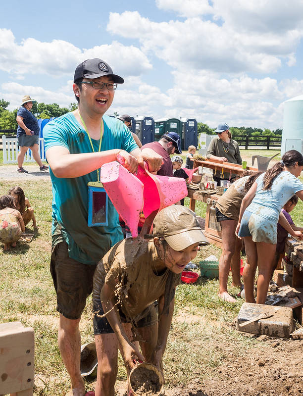 Dad pours bucket of water on daughter at Mudfest 