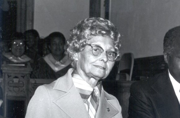 A black and white photo showing Edith Throckmorton