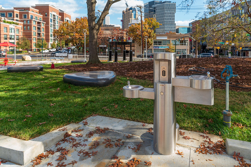 Lawn seating and water fountains at Caroline Freeland Urban Park