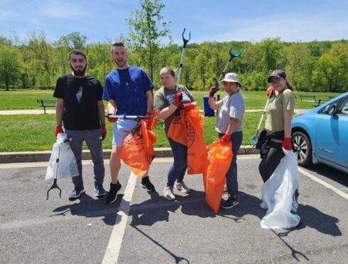 Group picture of volunteers before their cleanup
