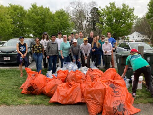 group picture of volunteers after their cleanup