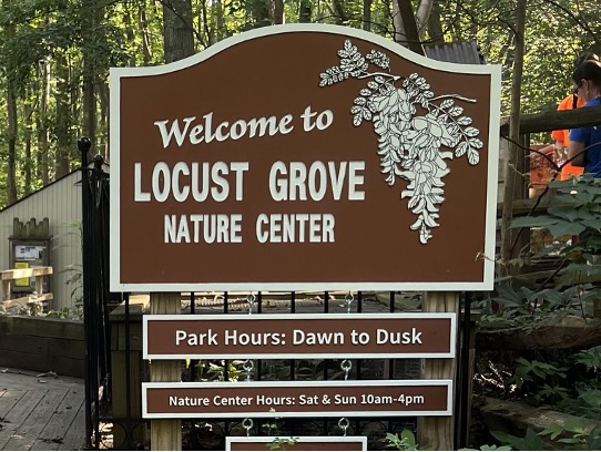 The welcome sign for Locust Grove Nature Center.