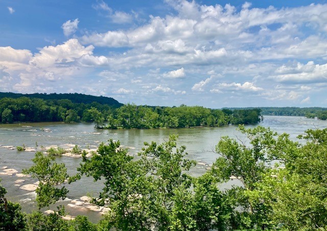 view of potomac river from lookout with blue skies